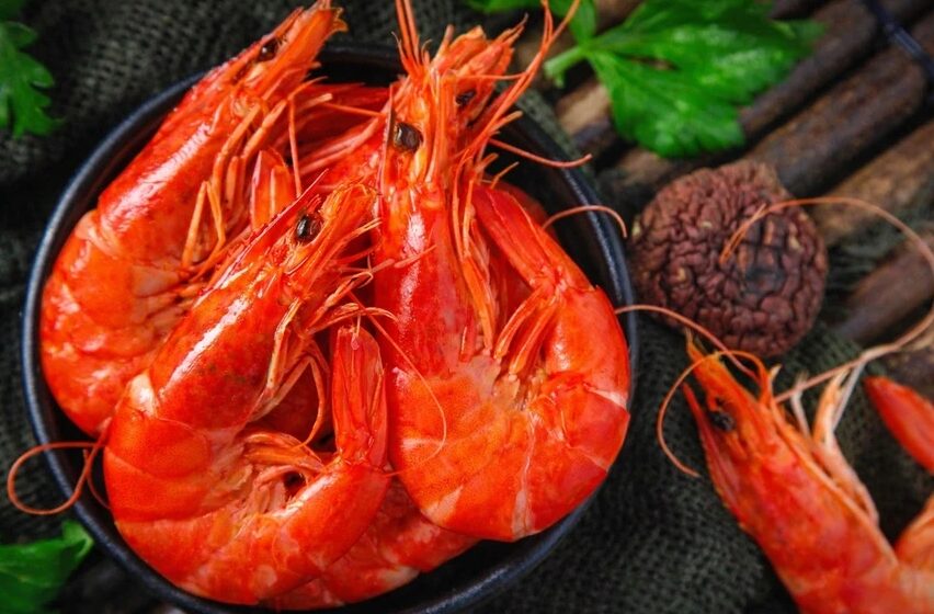7 nhóm người không nên ăn tôm dù thích đến mấy tom